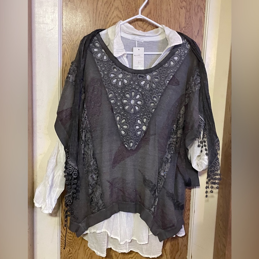 🌹Gorgeous and very unique shier lace blouse🌹
